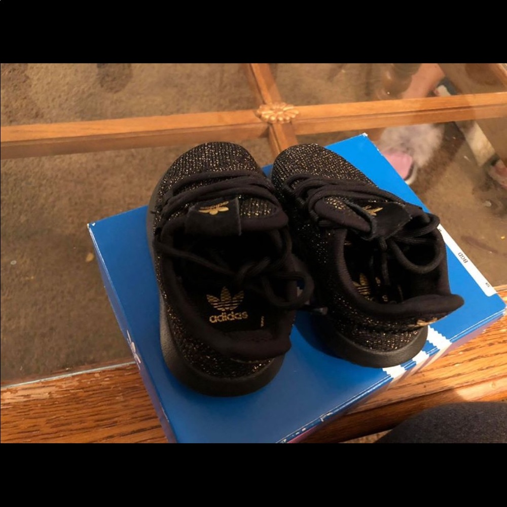 Adidas - Picture 2 of 4